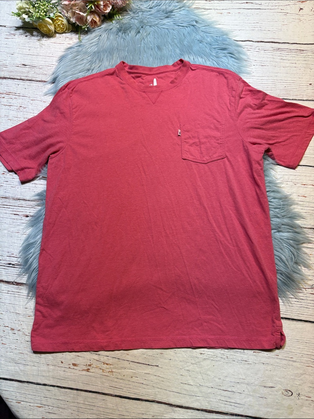 johnnie-O Short Sleeve Pocket Tee in Pink sz L